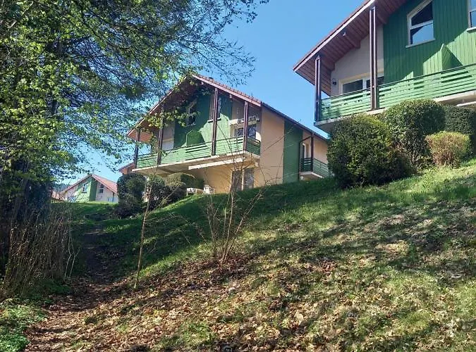 Duplex 5 Pers Avec Piscine アパート ジェラールメ